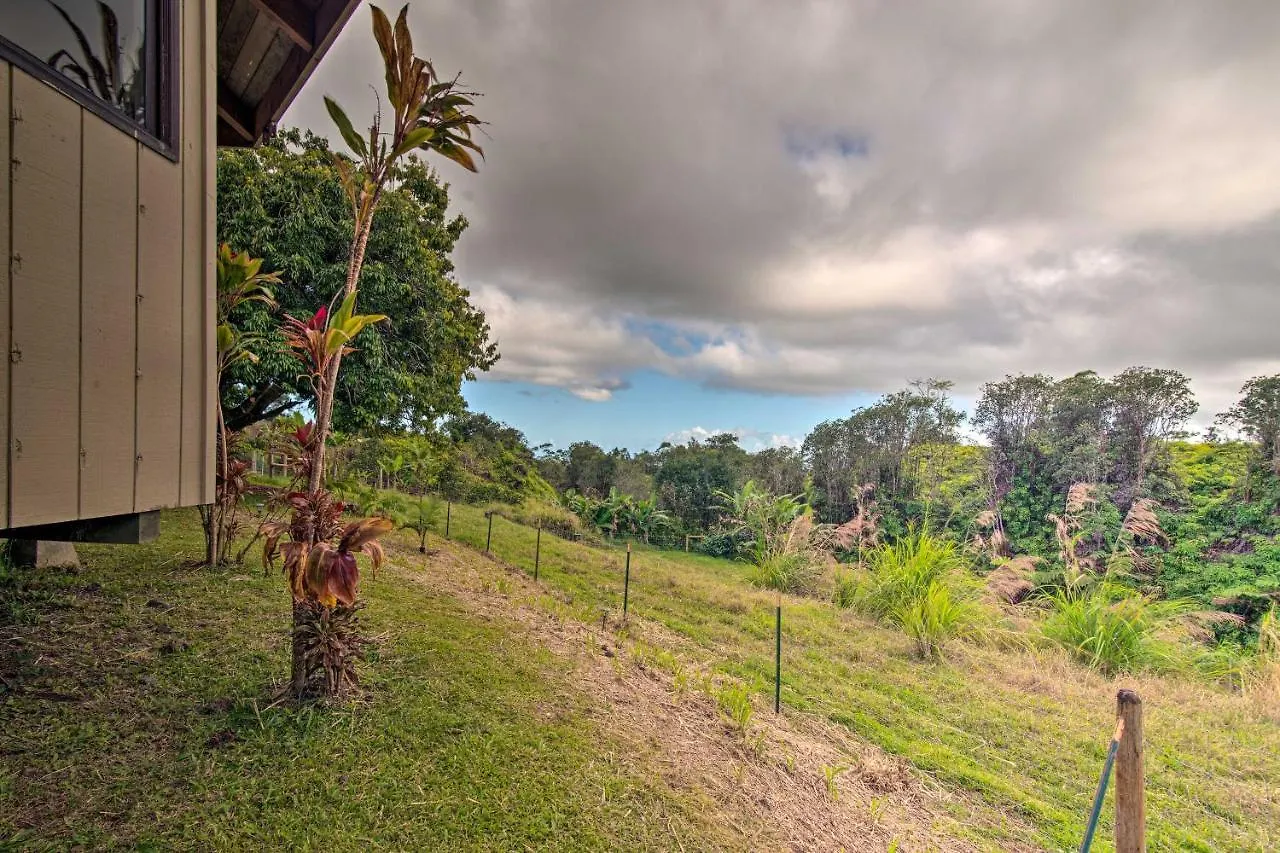 Hilo Couples Retreat About 6 Miles To Honolii Beach! Apartment