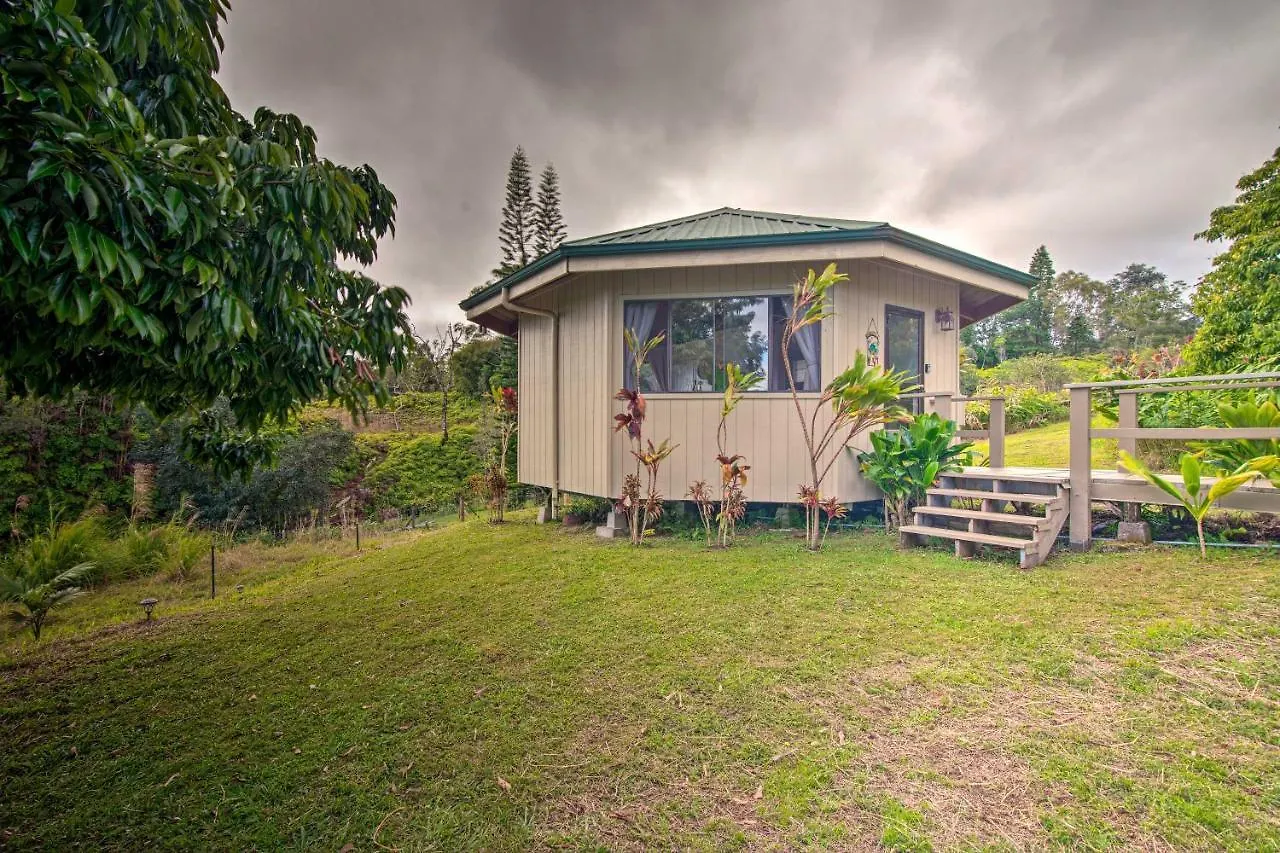 Hilo Couples Retreat About 6 Miles To Honolii Beach! Apartment