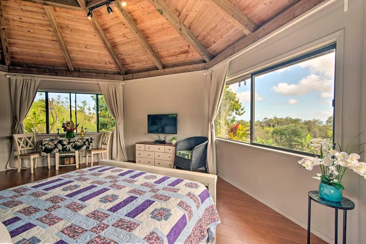 Hilo Couples Retreat About 6 Miles To Honolii Beach! Apartment